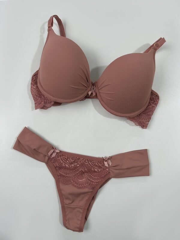 Conjunto com Detalhe Rendado