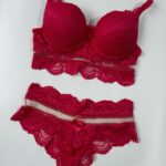 Conjunto Rendado com Detalhe em Renda