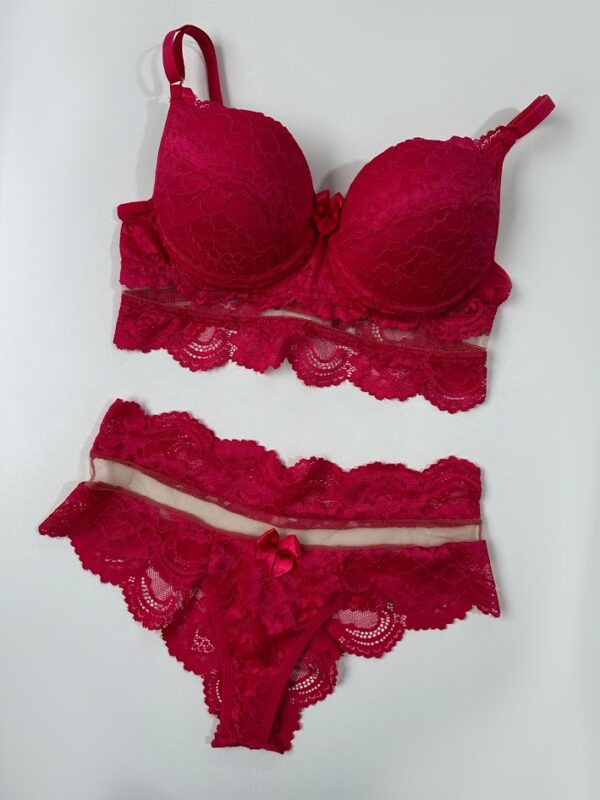 Conjunto Rendado com Detalhe em Renda
